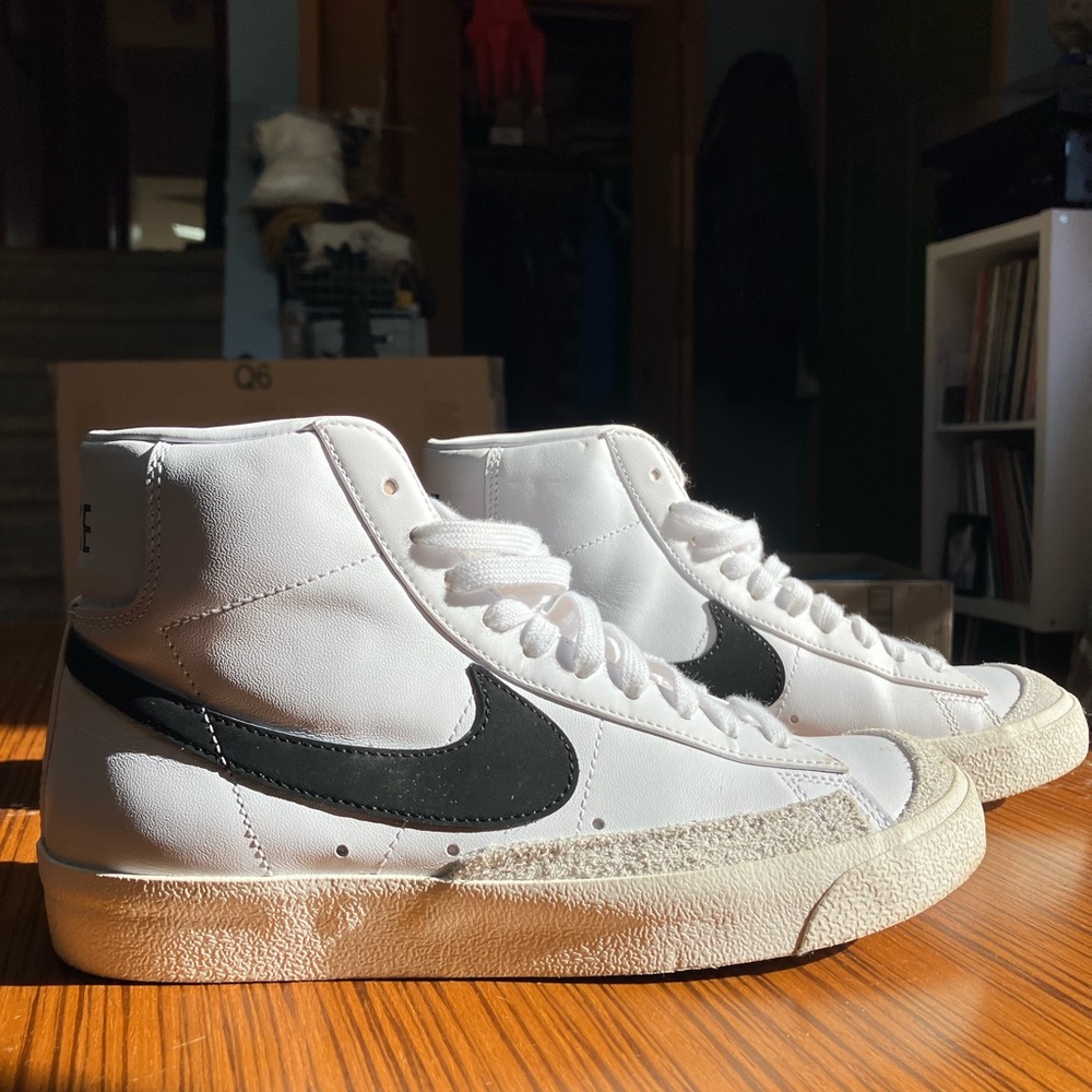 Nike Women’s Blazer Mid 77s Size US 7.5